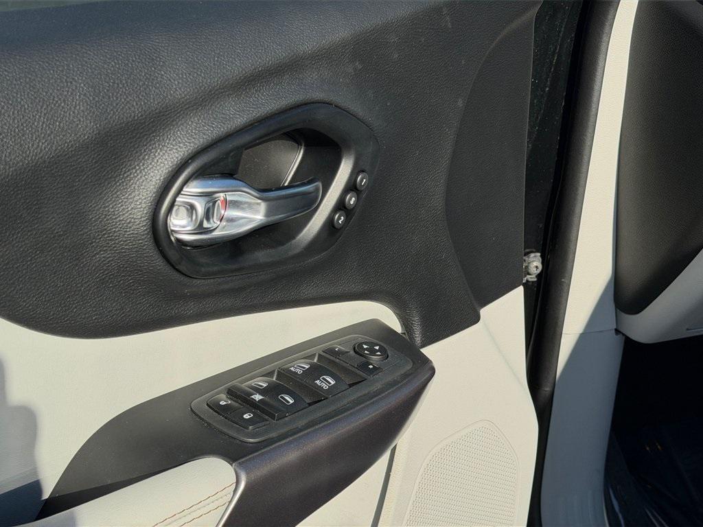 used 2022 Jeep Cherokee car, priced at $21,800