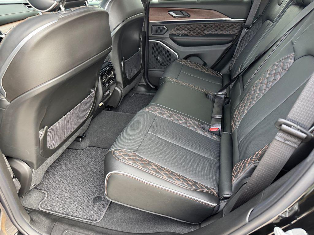 new 2025 Jeep Grand Cherokee car, priced at $60,250