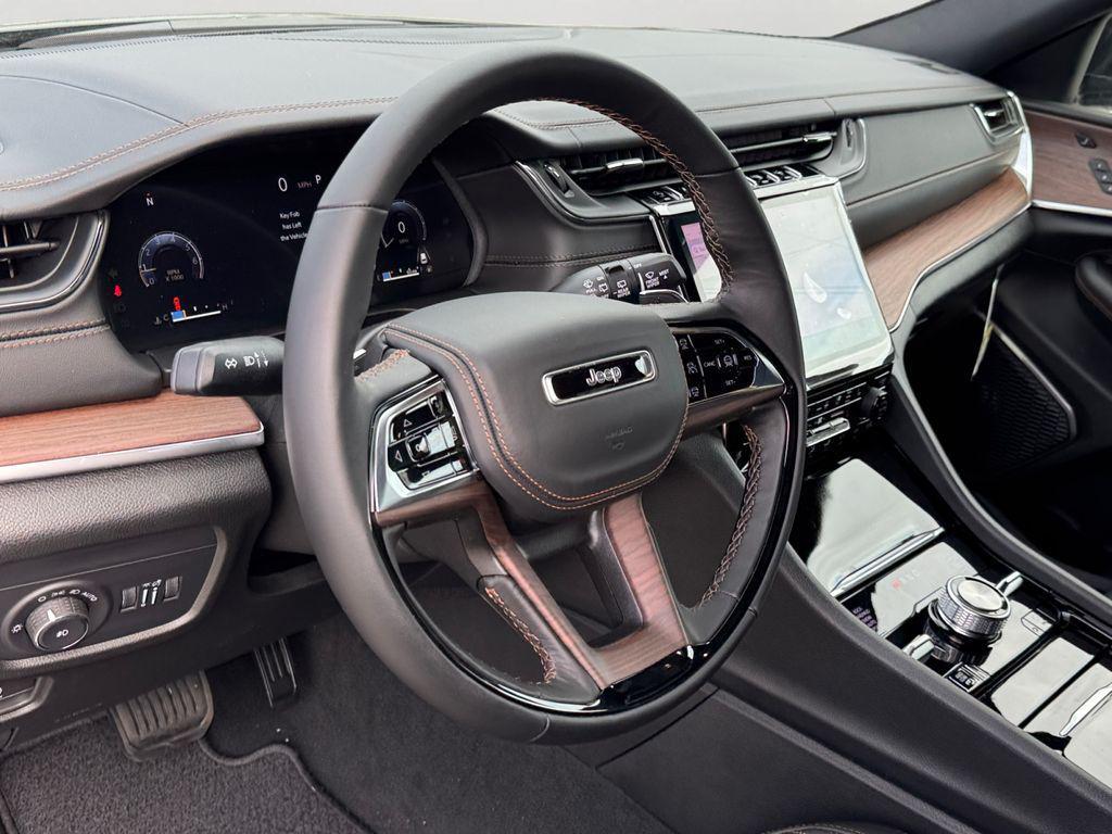 new 2025 Jeep Grand Cherokee car, priced at $60,250