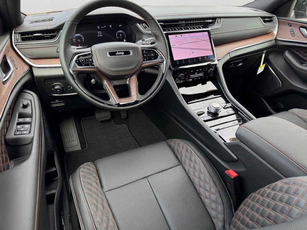new 2025 Jeep Grand Cherokee car, priced at $60,250