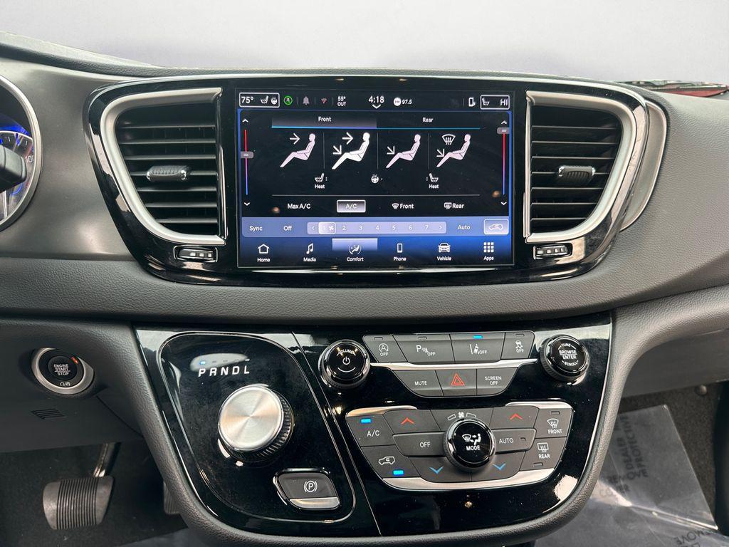 used 2025 Chrysler Pacifica car, priced at $29,300