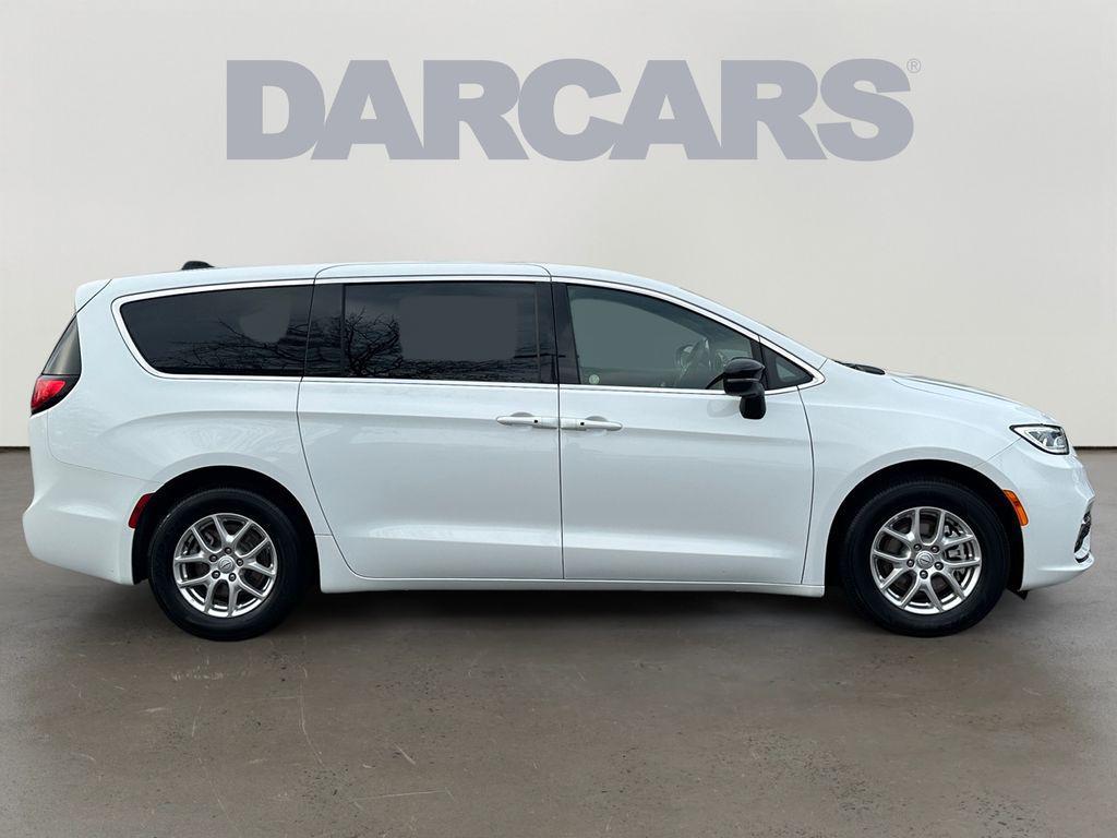used 2025 Chrysler Pacifica car, priced at $29,300