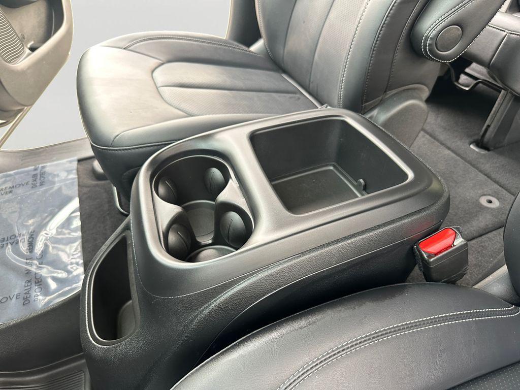 used 2025 Chrysler Pacifica car, priced at $29,300