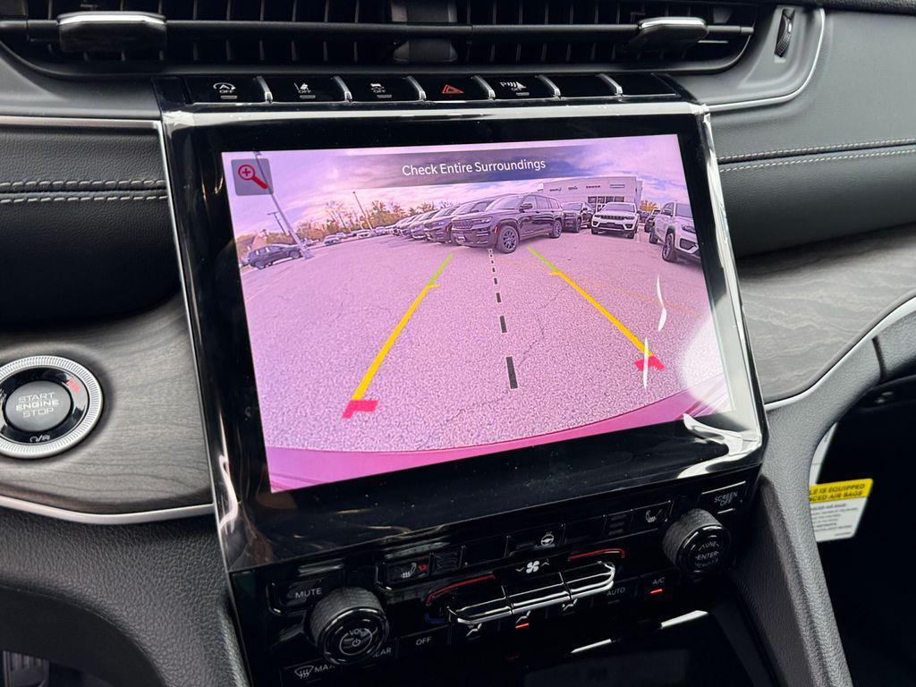 new 2025 Jeep Grand Cherokee car, priced at $46,000