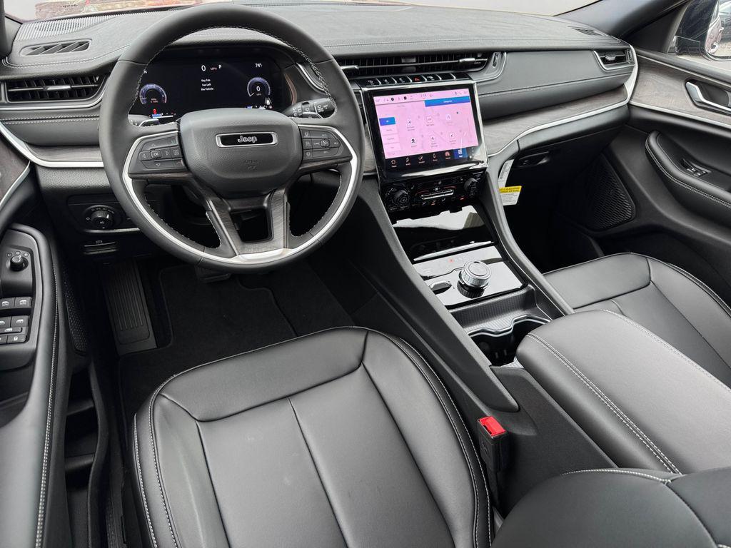 new 2025 Jeep Grand Cherokee car, priced at $46,000