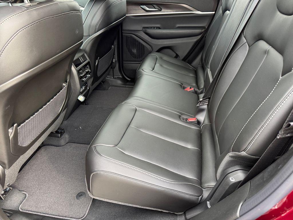 new 2025 Jeep Grand Cherokee car, priced at $46,000