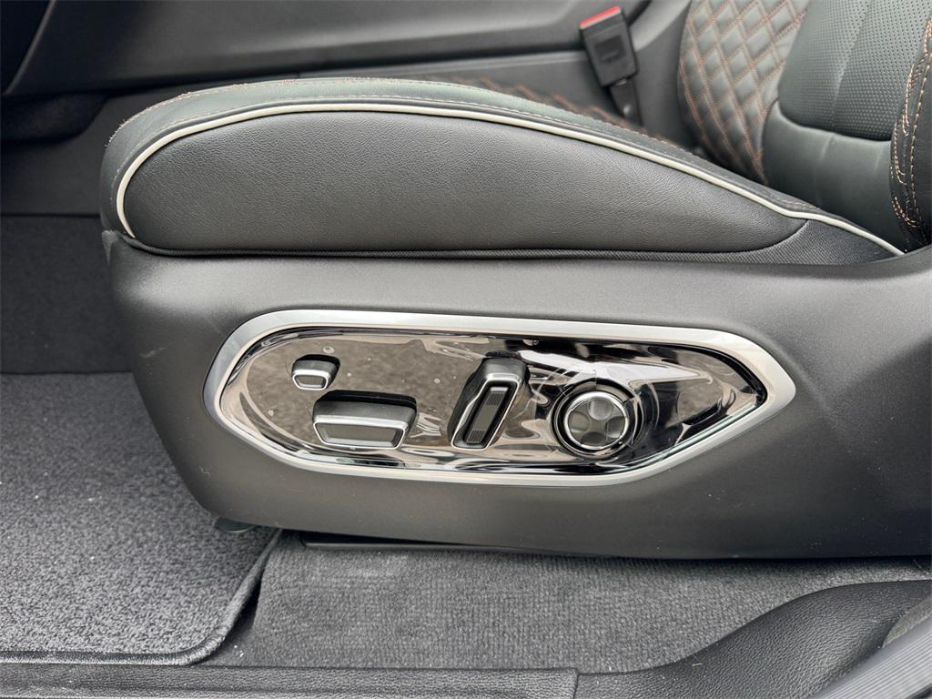 new 2025 Jeep Grand Cherokee L car, priced at $66,385