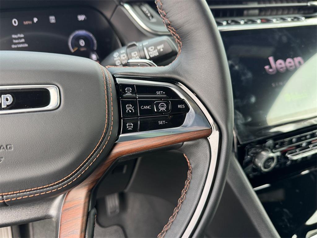 new 2025 Jeep Grand Cherokee car, priced at $65,000