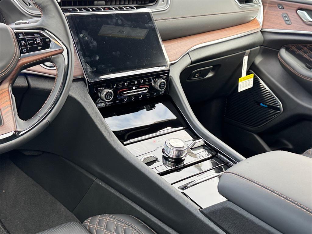 new 2025 Jeep Grand Cherokee car, priced at $65,000