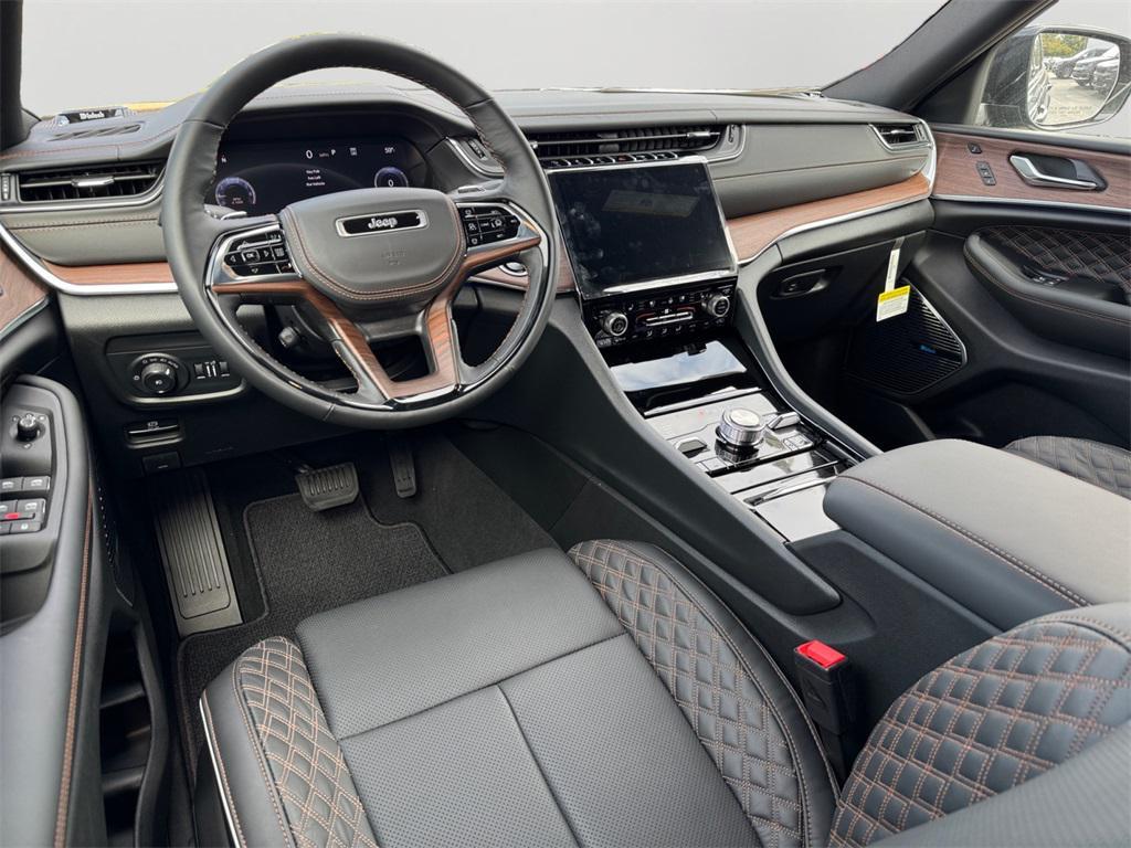new 2025 Jeep Grand Cherokee car, priced at $65,000