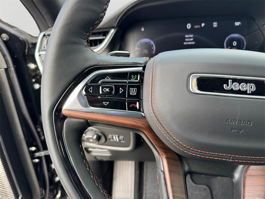 new 2025 Jeep Grand Cherokee car, priced at $65,000