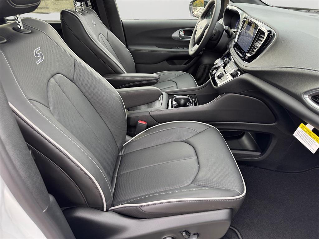 new 2026 Chrysler Pacifica car, priced at $52,000