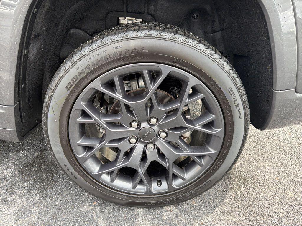 used 2025 Jeep Grand Cherokee car, priced at $51,000