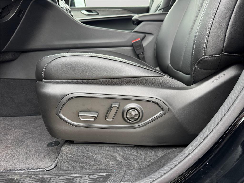 new 2025 Jeep Grand Cherokee car, priced at $46,250