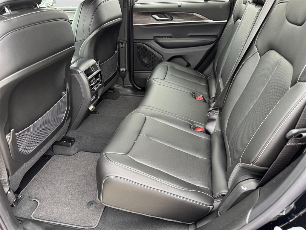 new 2025 Jeep Grand Cherokee car, priced at $46,250