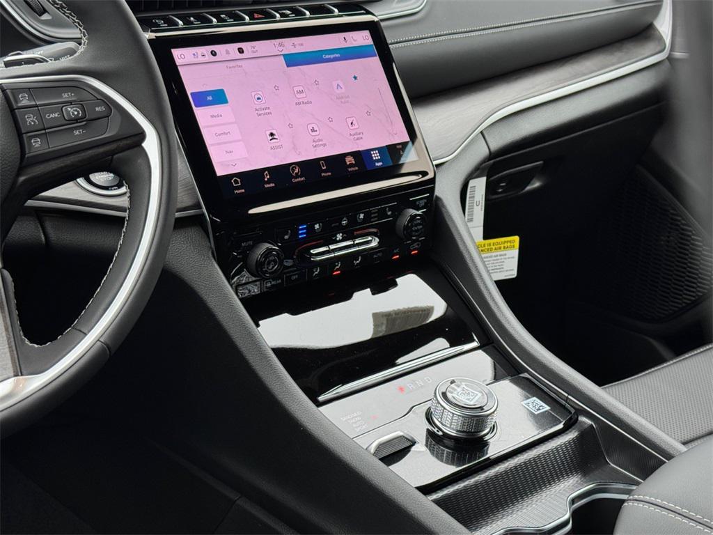 new 2025 Jeep Grand Cherokee car, priced at $46,250