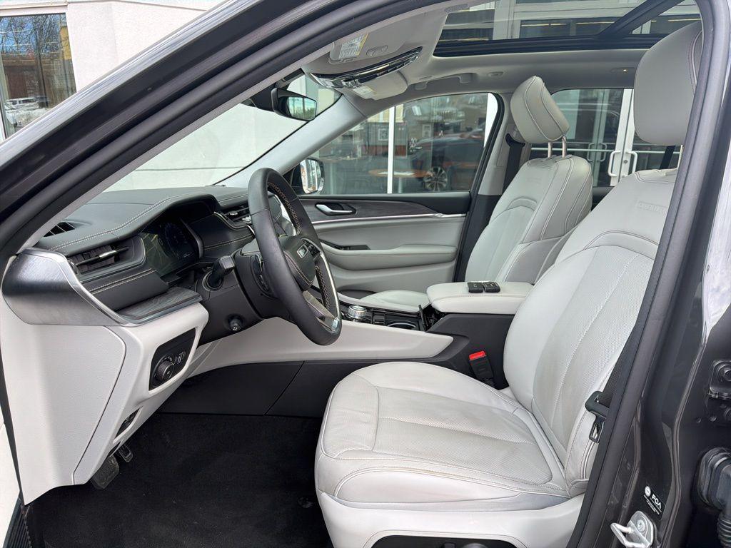 used 2023 Jeep Grand Cherokee car, priced at $32,000