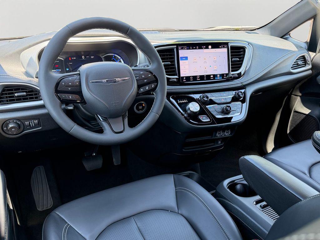 used 2023 Chrysler Pacifica Hybrid car, priced at $30,300