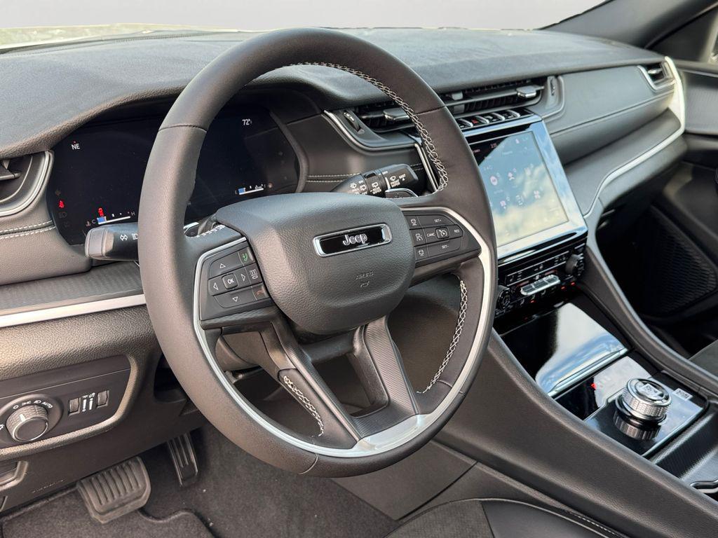 new 2025 Jeep Grand Cherokee car, priced at $40,958