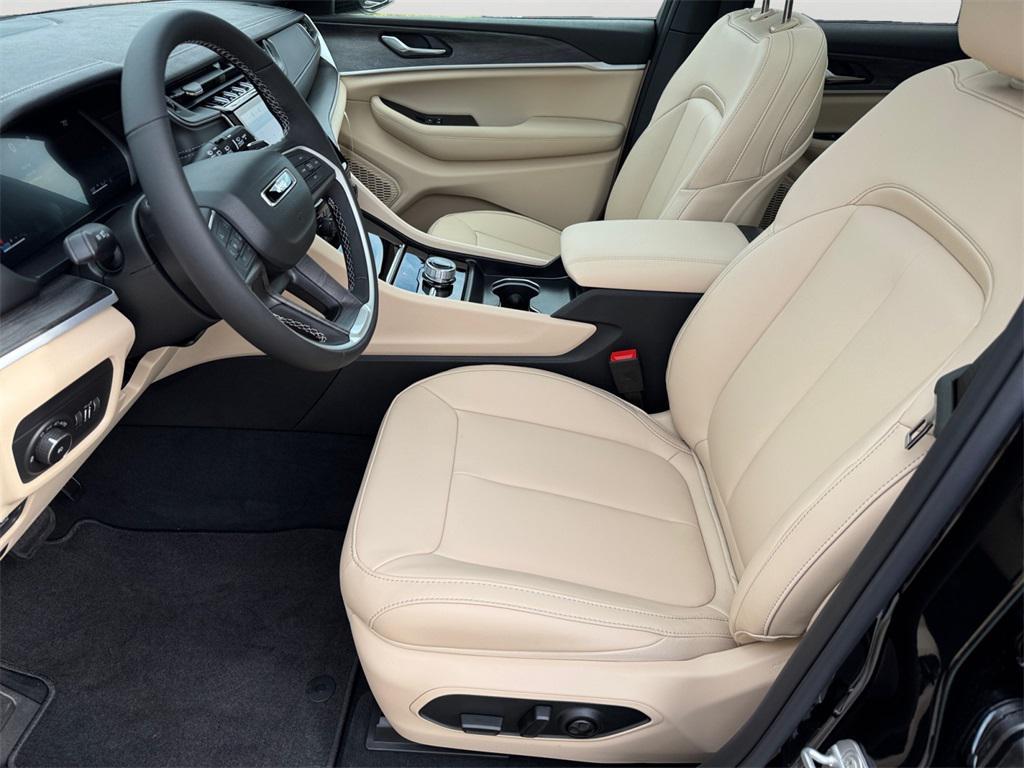 new 2025 Jeep Grand Cherokee car, priced at $50,485