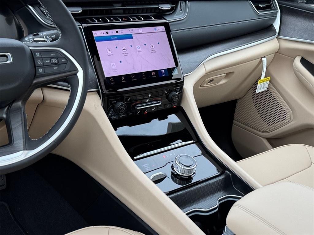 new 2025 Jeep Grand Cherokee car, priced at $50,485