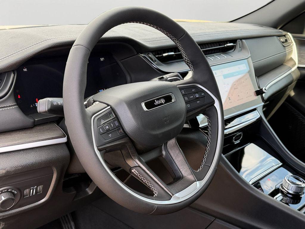 new 2026 Jeep Grand Cherokee car, priced at $47,825