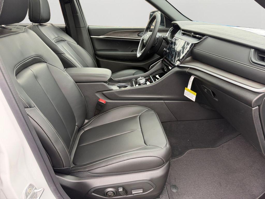 new 2026 Jeep Grand Cherokee car, priced at $48,485