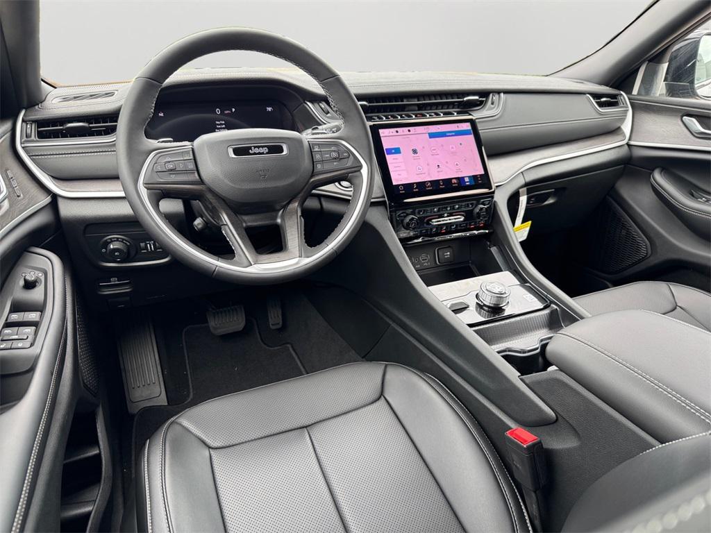 new 2025 Jeep Grand Cherokee car, priced at $45,995
