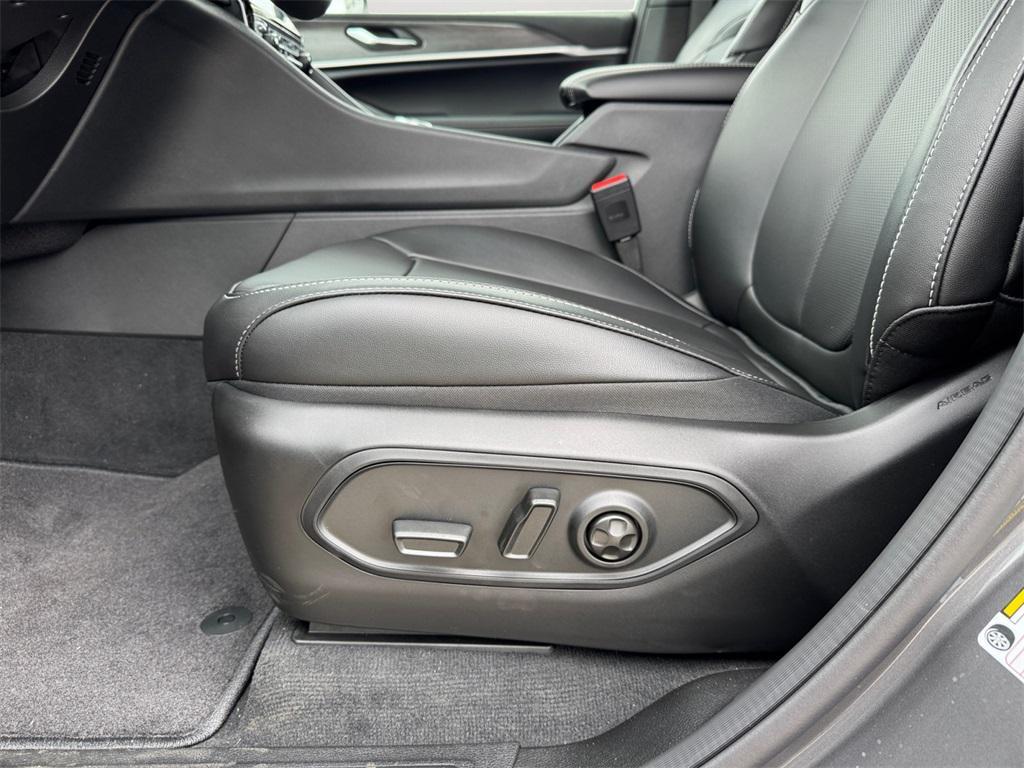 new 2025 Jeep Grand Cherokee car, priced at $45,995