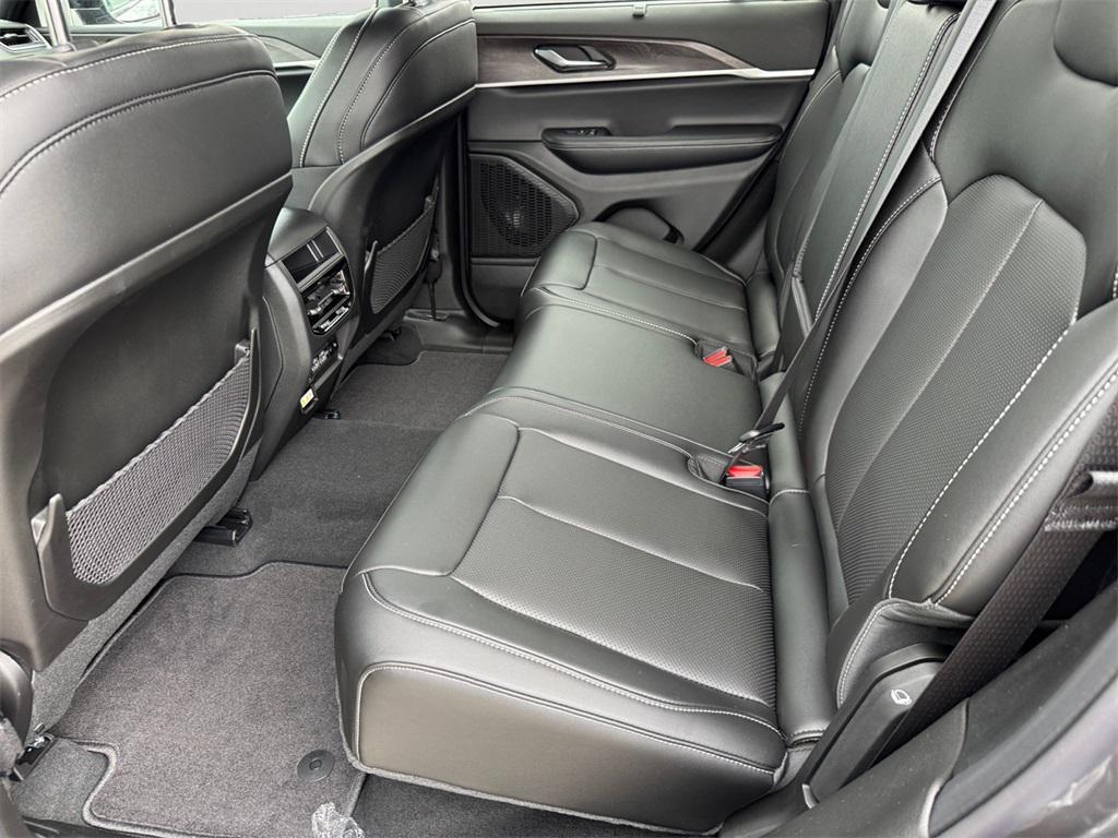 new 2025 Jeep Grand Cherokee car, priced at $45,995