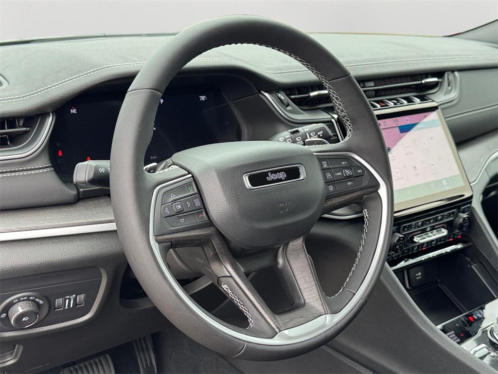 new 2025 Jeep Grand Cherokee car, priced at $45,995
