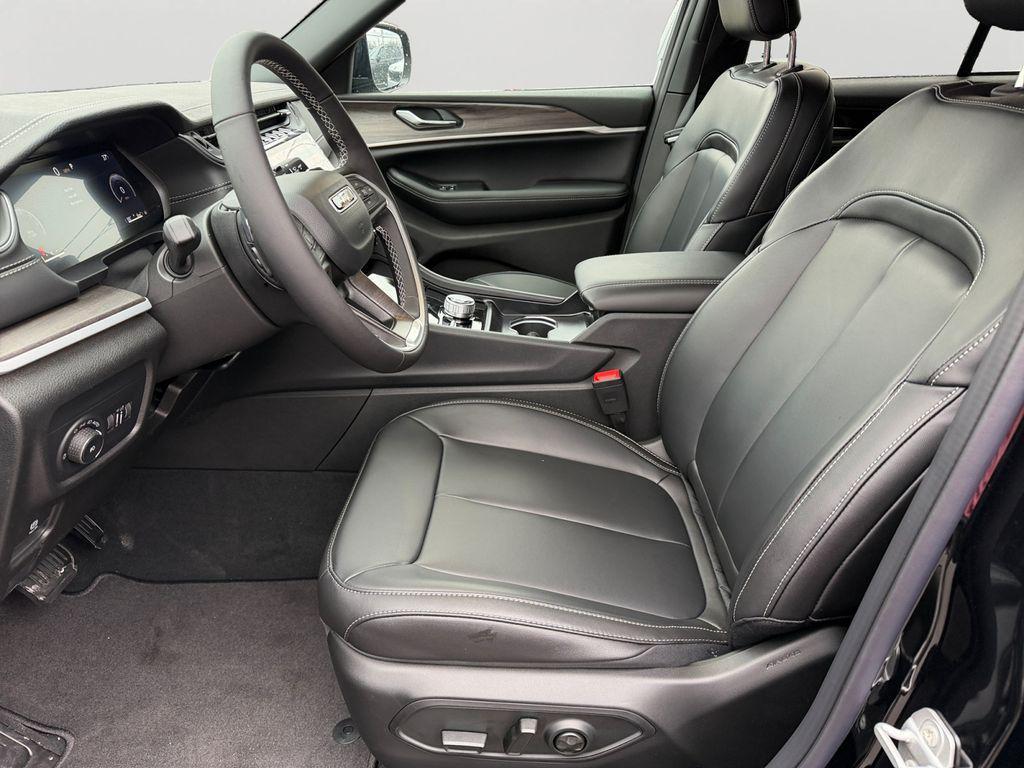 new 2025 Jeep Grand Cherokee car, priced at $45,750