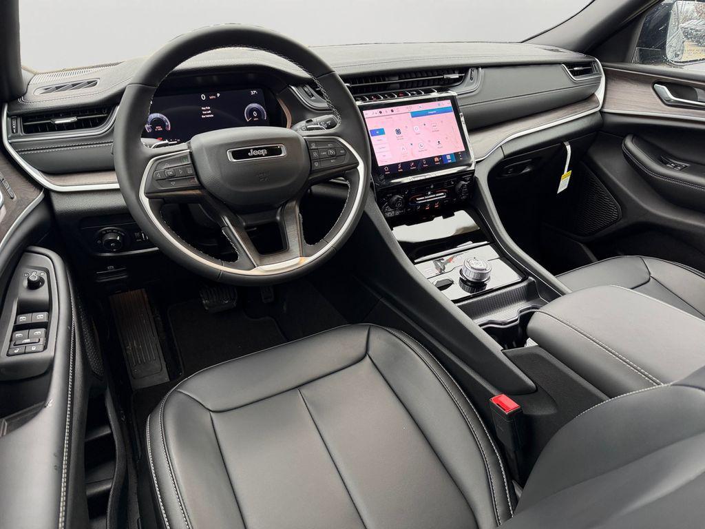 new 2025 Jeep Grand Cherokee car, priced at $45,750
