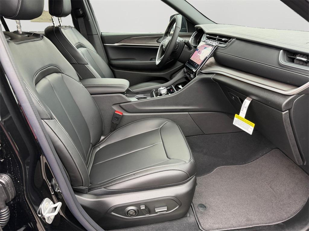 new 2025 Jeep Grand Cherokee car, priced at $49,365