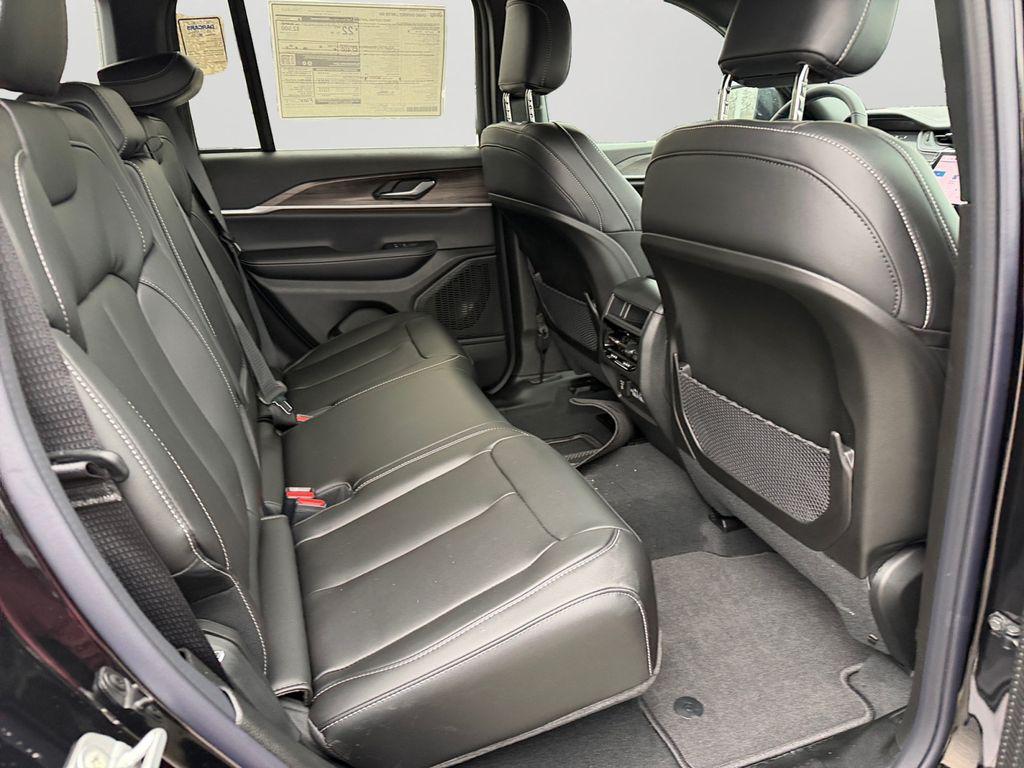 new 2025 Jeep Grand Cherokee car, priced at $45,750