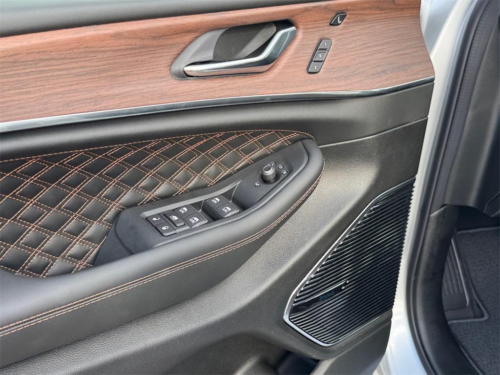 new 2025 Jeep Grand Cherokee car, priced at $64,341