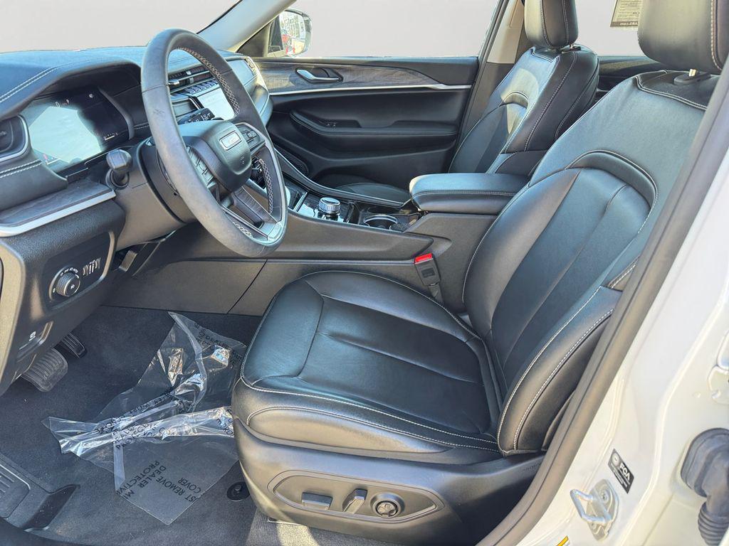 used 2023 Jeep Grand Cherokee car, priced at $29,000