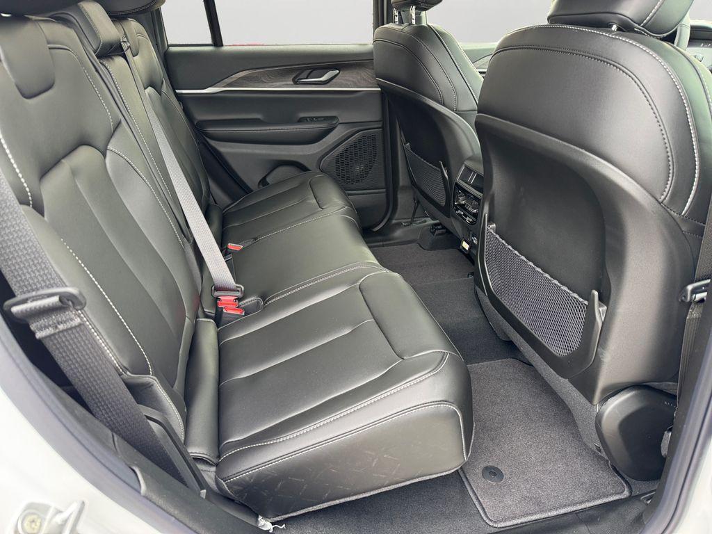 new 2025 Jeep Grand Cherokee car, priced at $47,842