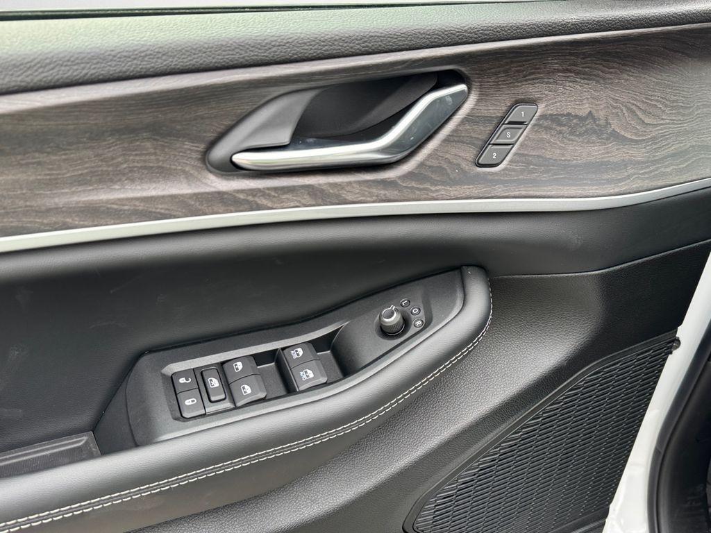 new 2025 Jeep Grand Cherokee car, priced at $47,842