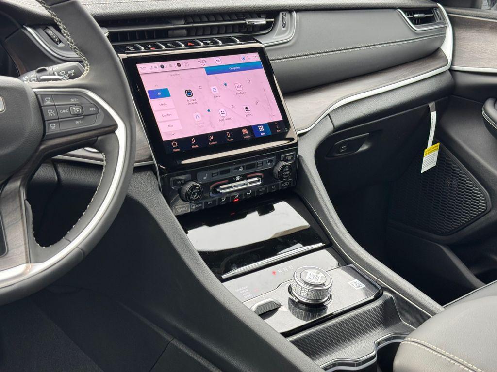 new 2025 Jeep Grand Cherokee car, priced at $47,842