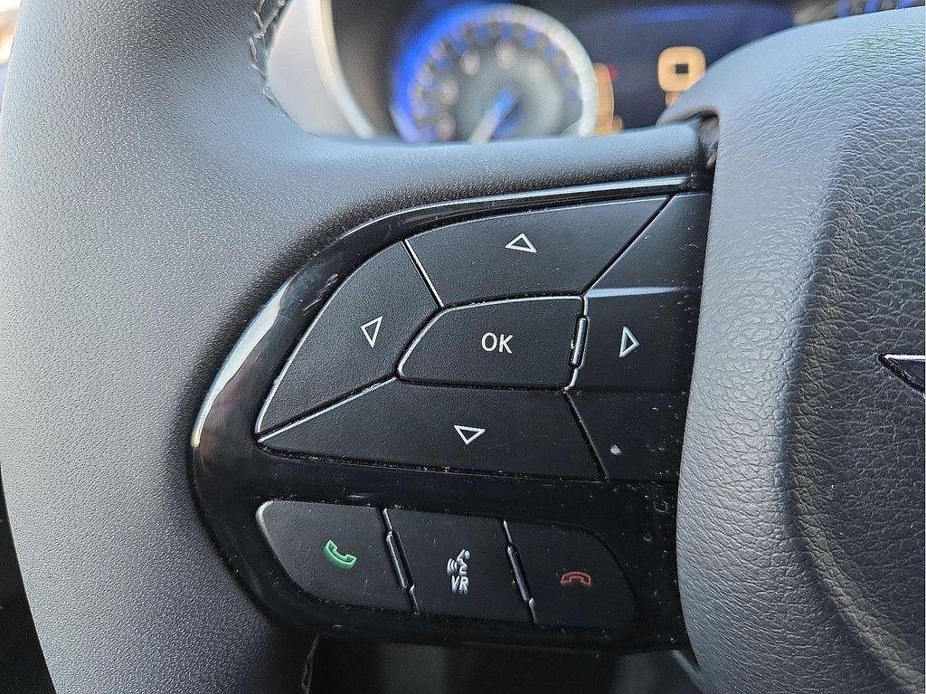 used 2025 Chrysler Pacifica car, priced at $33,867