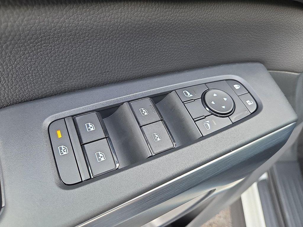 new 2025 Nissan Pathfinder car, priced at $39,859