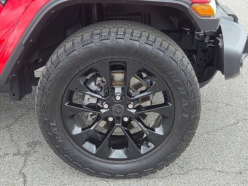 used 2025 Jeep Gladiator car, priced at $39,564