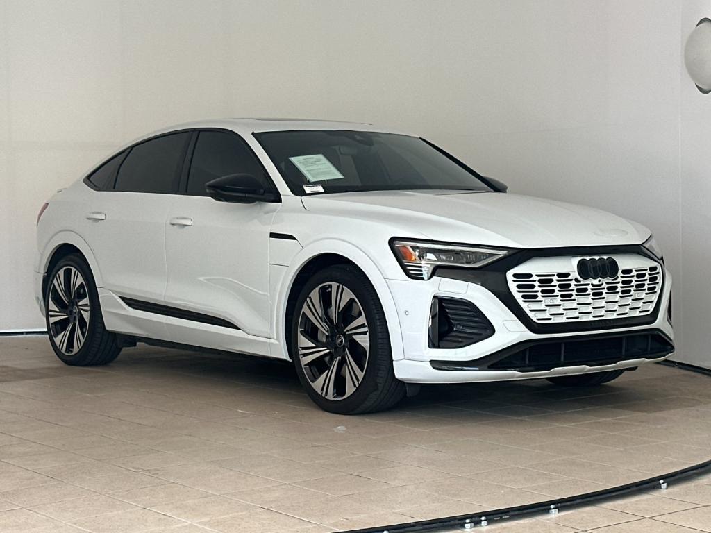 Audi Q8 e-tron view 8
