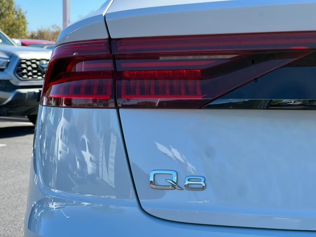 Audi Q8 view 26