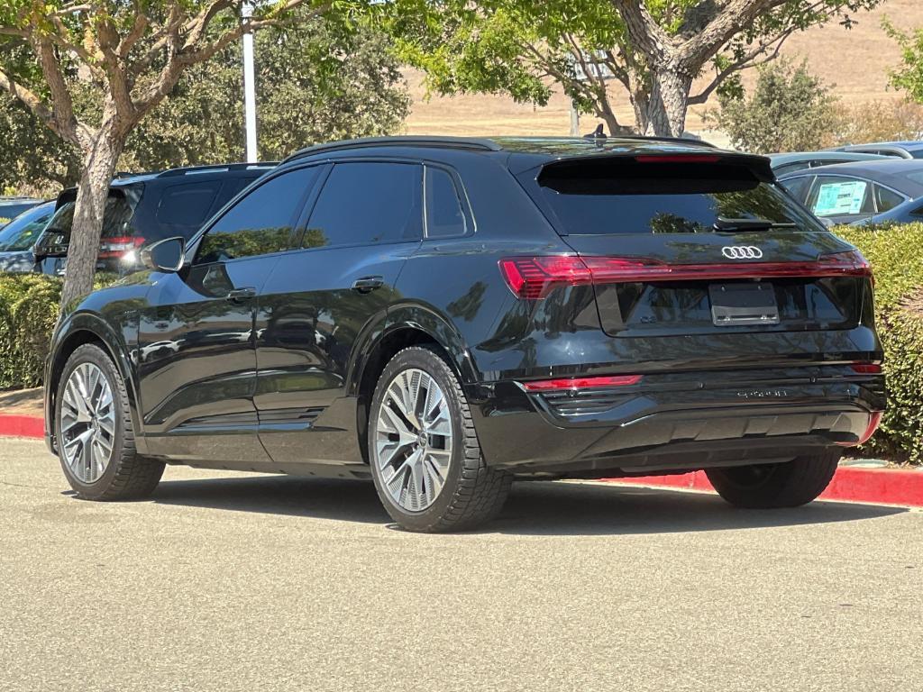 Audi Q8 e-tron view 3