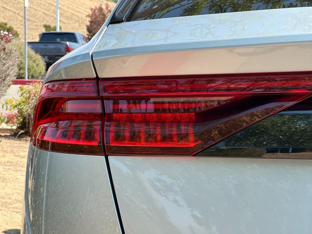 Audi Q8 view 26