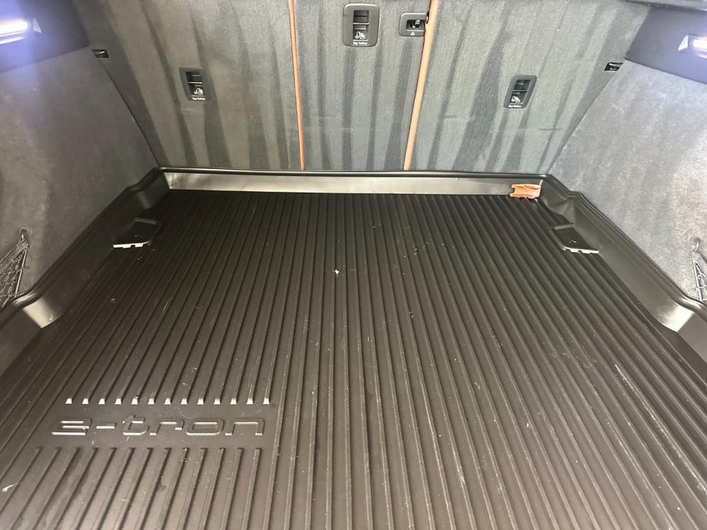 Audi Q8 e-tron view 14