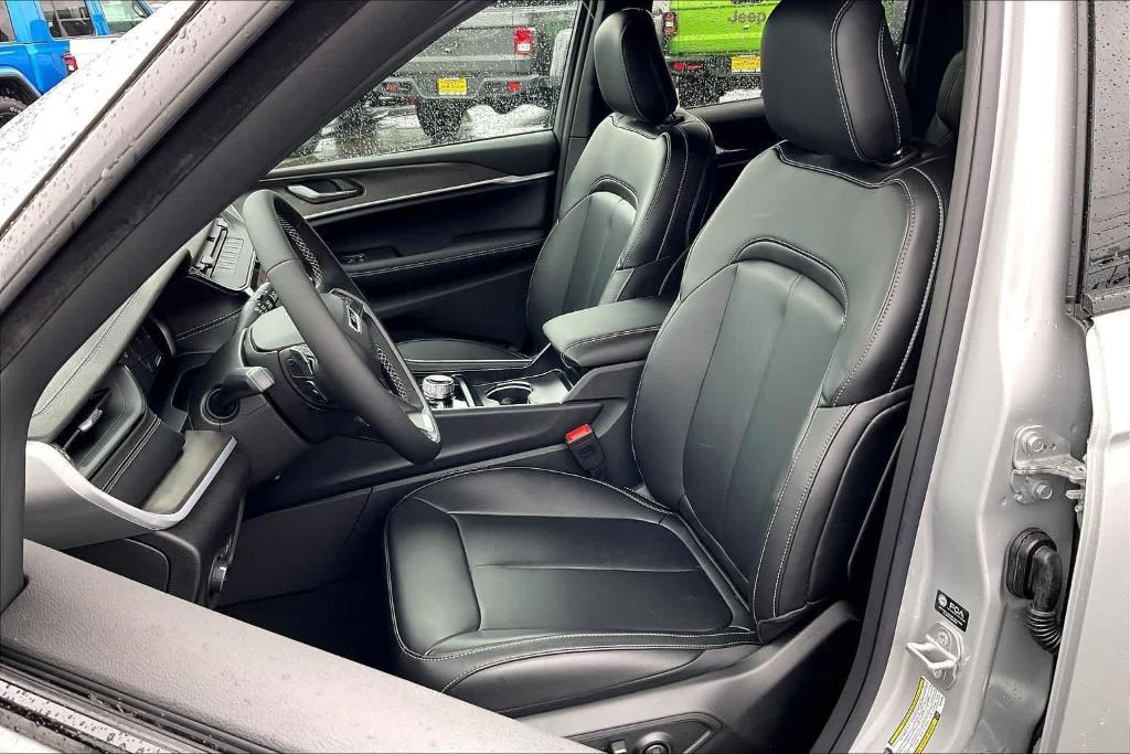 new 2026 Jeep Grand Cherokee car, priced at $44,280