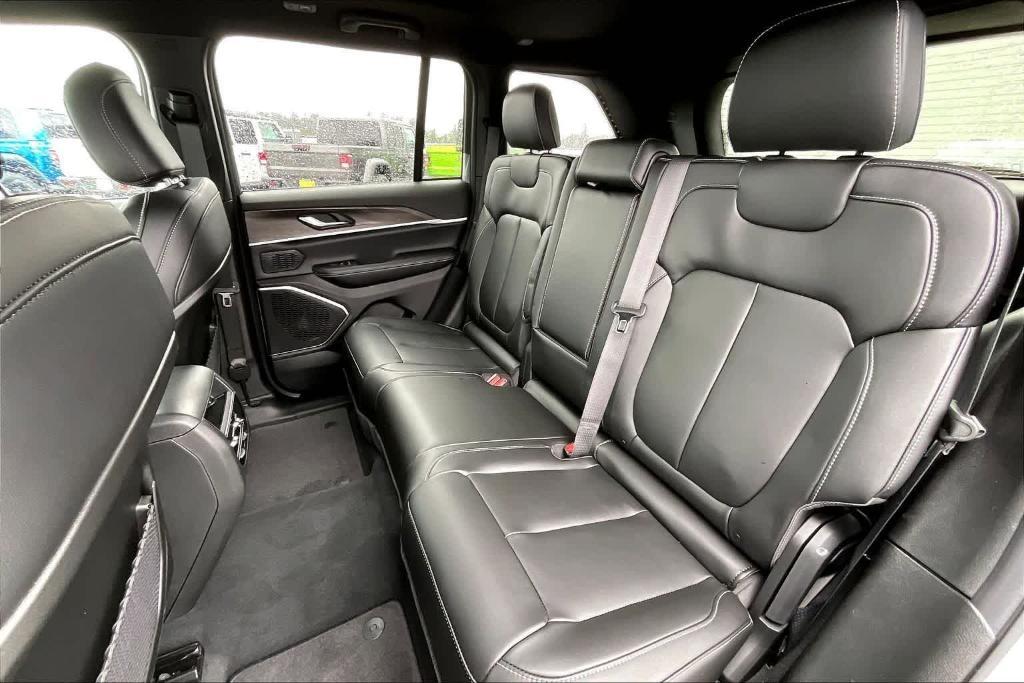 new 2026 Jeep Grand Cherokee car, priced at $44,280